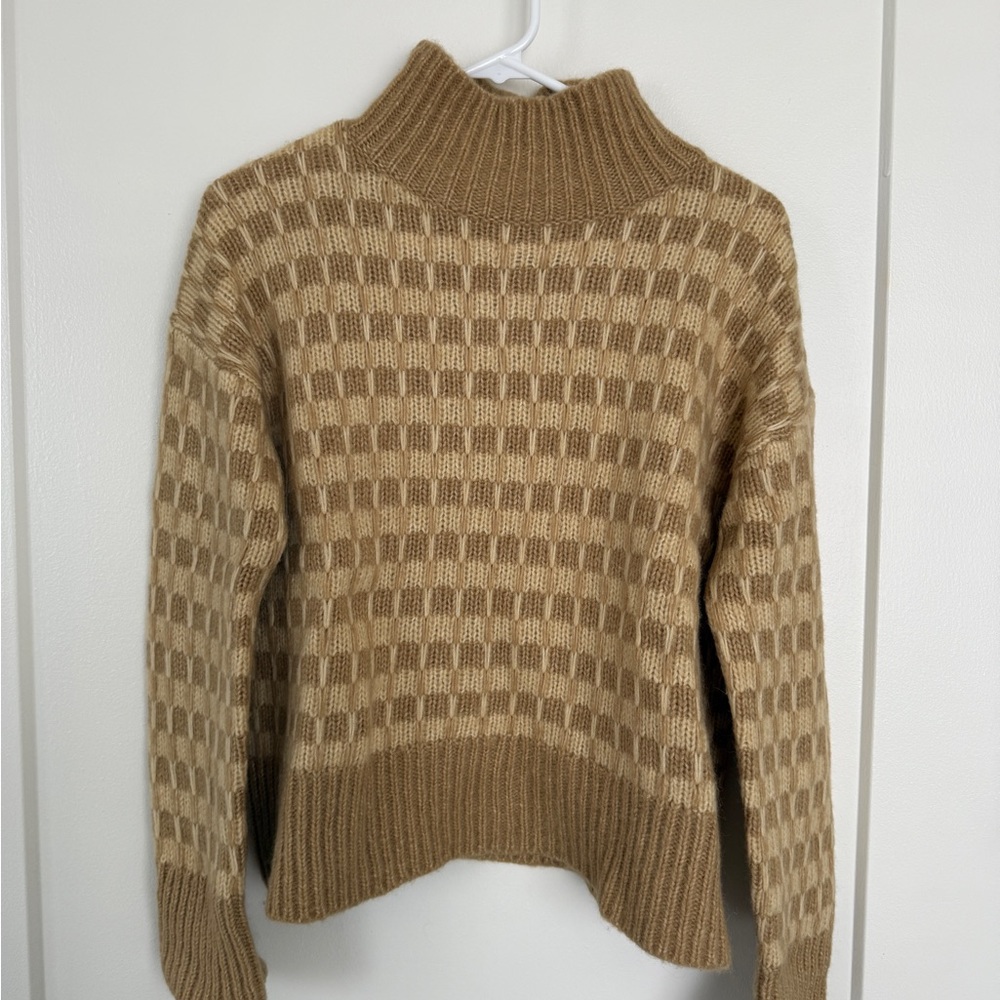 Cozy Gold Everlane Checkered Women's Sweater
